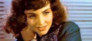 1919年3月2日：珍妮弗·琼斯出生