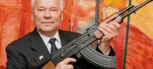 2013年12月23日：卡拉什尼科夫逝世