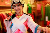 关于纳西族“披星戴月”的传说