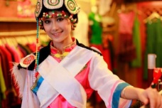 关于纳西族“披星戴月”的传说