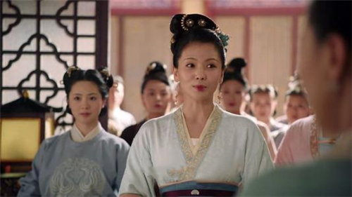 刘娥与众夫人绣凤袍