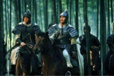 孙策平江东之战的背景与结果