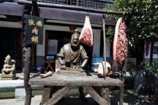 张飞卖肉的故事