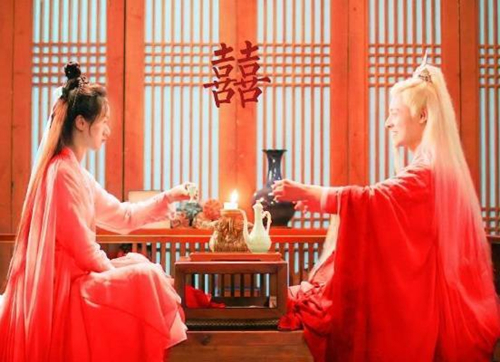 璇玑为引司凤出现假装与腾蛇成亲