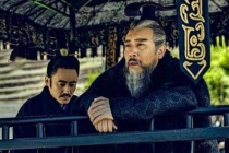 三马同槽的典故