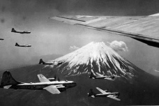 美国向日本投放原子弹的时间