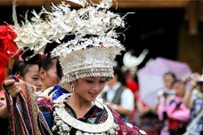 苗族人为什么喜欢佩戴银饰