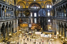 圣索菲亚大教堂有什么建筑特色