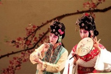 《墙头马上》中的爱情故事