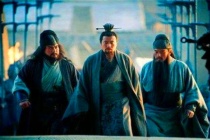 刘备刚出道为什么被曹操看作英雄