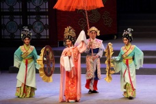 粤剧的表演特色是什么