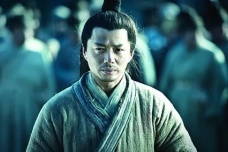 韩信起初在项羽的手下担任什么职位