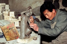 唐三彩的胚胎制作