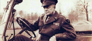 1885年11月11日：乔治·巴顿出生