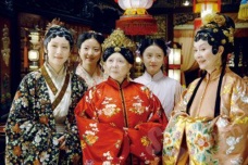 《红楼梦》中贾母与王夫人的关系怎么样