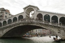 著名的威尼斯叹息桥有什么传说