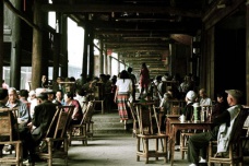 摆龙门阵在重庆话里是什么意思