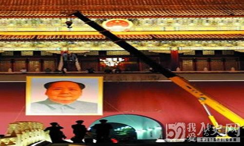 邓小平说天安门上的毛主席像要永远保留